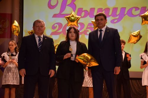 В Нурлате чествовали лучших выпускников района