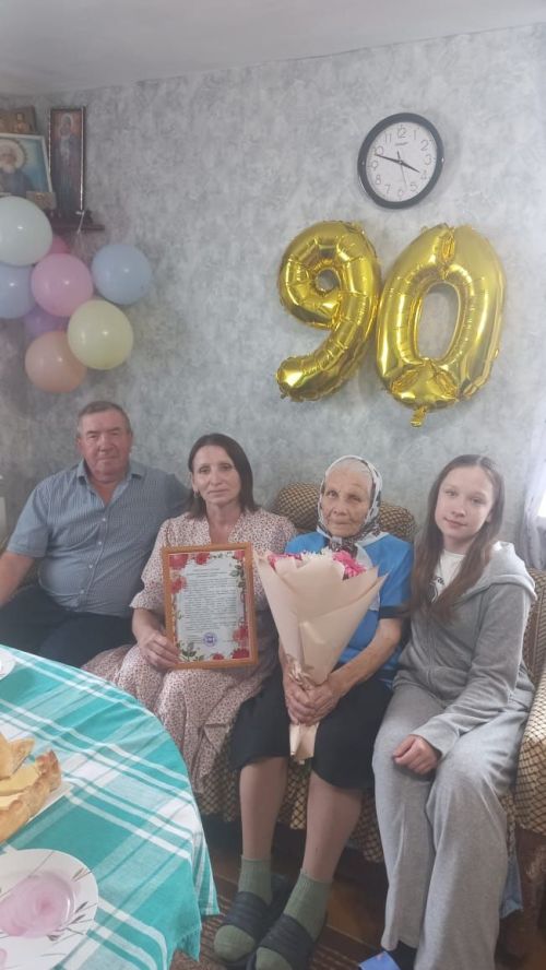 Жительницу Нурлата поздравили с 90-летием