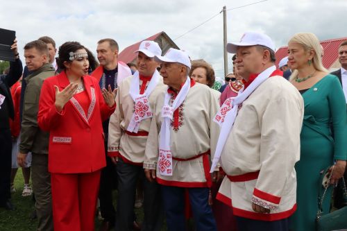 Молодожены Игорь Мамонов и Ирина Савгачева сказали «Да!» на республиканском празднике Уяв в Нурлате