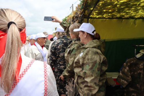 На Уяве в Нурлате Рустам Минниханов поблагодарил местных волонтеров за активную поддержку участников СВО
