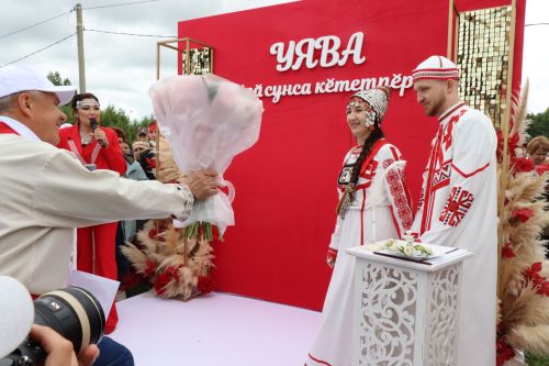 Молодожены Игорь Мамонов и Ирина Савгачева сказали «Да!» на республиканском празднике Уяв в Нурлате