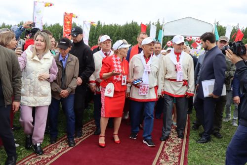Молодожены Игорь Мамонов и Ирина Савгачева сказали «Да!» на республиканском празднике Уяв в Нурлате