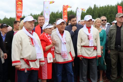 Молодожены Игорь Мамонов и Ирина Савгачева сказали «Да!» на республиканском празднике Уяв в Нурлате