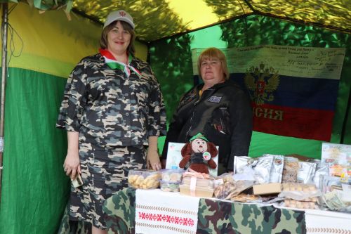 На Уяве в Нурлате Рустам Минниханов поблагодарил местных волонтеров за активную поддержку участников СВО