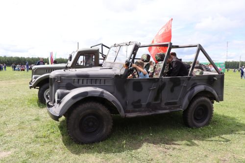 На Уяве в Нурлате Рустам Минниханов поблагодарил местных волонтеров за активную поддержку участников СВО