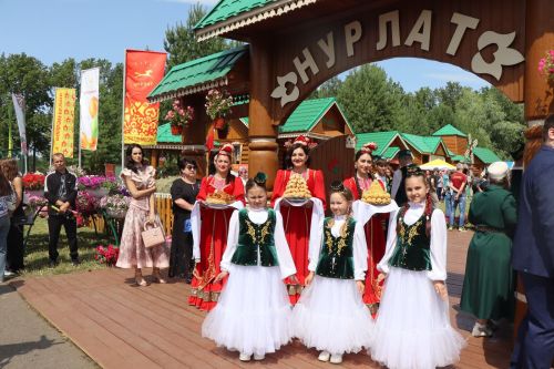 В этот раз нурлатцы добавили много ярких красок в республиканский Сабантуй