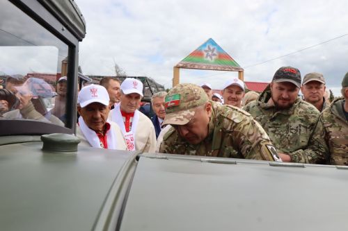 На Уяве в Нурлате Рустам Минниханов поблагодарил местных волонтеров за активную поддержку участников СВО