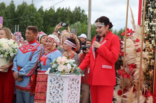 Молодожены Игорь Мамонов и Ирина Савгачева сказали «Да!» на республиканском празднике Уяв в Нурлате