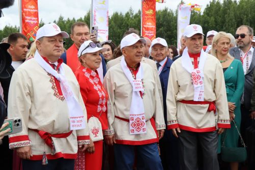 Молодожены Игорь Мамонов и Ирина Савгачева сказали «Да!» на республиканском празднике Уяв в Нурлате