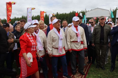 Молодожены Игорь Мамонов и Ирина Савгачева сказали «Да!» на республиканском празднике Уяв в Нурлате