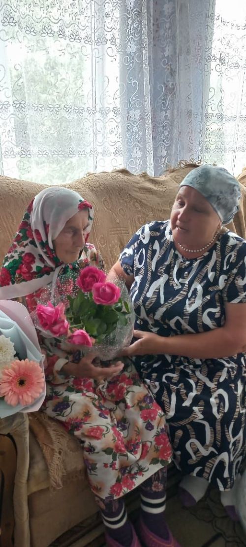 Жительница деревни Бикулово Ркия Минвалиевна Минвалеева отмечает славный 95-летний юбилей