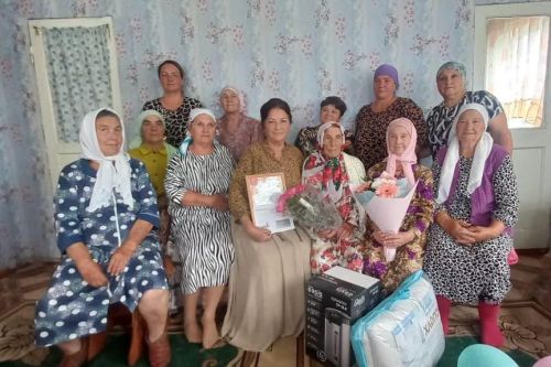 Жительница деревни Бикулово Ркия Минвалиевна Минвалеева отмечает славный 95-летний юбилей