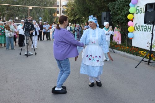 Проект «Күршелəр – иң якын кешелəр» в Нурлате стартовал ярким «Бию-фестом»