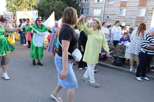 Проект «Күршелəр – иң якын кешелəр» в Нурлате стартовал ярким «Бию-фестом»