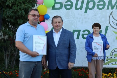 Проект «Күршелəр – иң якын кешелəр» в Нурлате стартовал ярким «Бию-фестом»