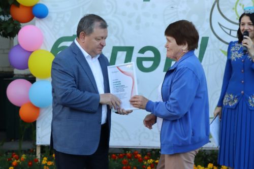 Проект «Күршелəр – иң якын кешелəр» в Нурлате стартовал ярким «Бию-фестом»