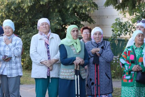 Проект «Күршелəр – иң якын кешелəр» в Нурлате стартовал ярким «Бию-фестом»