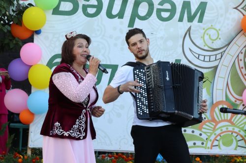 Проект «Күршелəр – иң якын кешелəр» в Нурлате стартовал ярким «Бию-фестом»