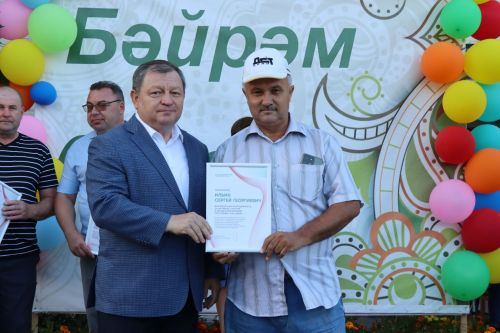 Проект «Күршелəр – иң якын кешелəр» в Нурлате стартовал ярким «Бию-фестом»