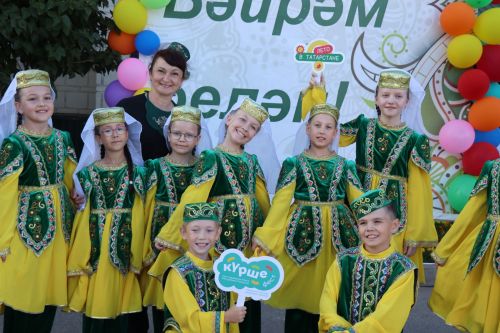 Проект «Күршелəр – иң якын кешелəр» в Нурлате стартовал ярким «Бию-фестом»