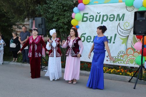Проект «Күршелəр – иң якын кешелəр» в Нурлате стартовал ярким «Бию-фестом»