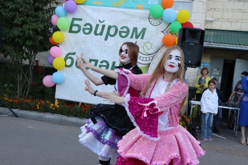 Проект «Күршелəр – иң якын кешелəр» в Нурлате стартовал ярким «Бию-фестом»
