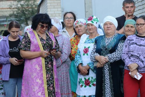 Проект «Күршелəр – иң якын кешелəр» в Нурлате стартовал ярким «Бию-фестом»