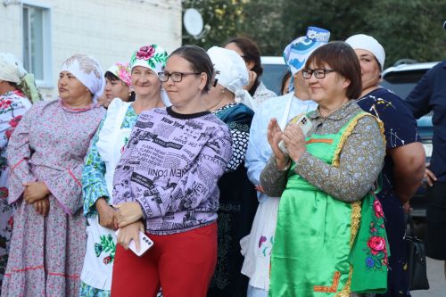 Проект «Күршелəр – иң якын кешелəр» в Нурлате стартовал ярким «Бию-фестом»