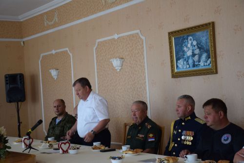 Глава района Дамир Ишкинеев встретился с ветеранами и бойцами спецоперации