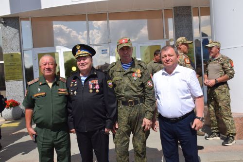 Глава района Дамир Ишкинеев встретился с ветеранами и бойцами спецоперации