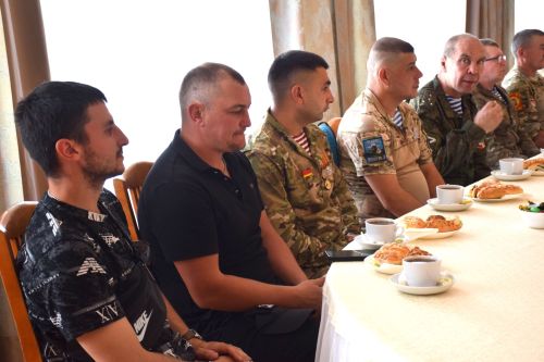 Глава района Дамир Ишкинеев встретился с ветеранами и бойцами спецоперации