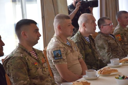 Глава района Дамир Ишкинеев встретился с ветеранами и бойцами спецоперации
