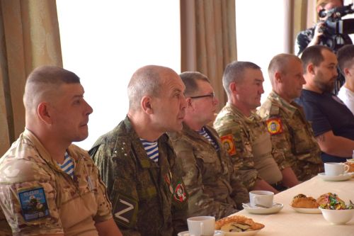 Глава района Дамир Ишкинеев встретился с ветеранами и бойцами спецоперации