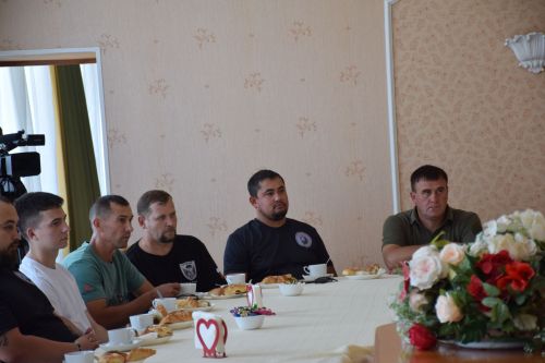 Глава района Дамир Ишкинеев встретился с ветеранами и бойцами спецоперации