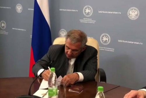 Минниханов подал документы в ЦИК Татарстана для выборов Раиса республики
