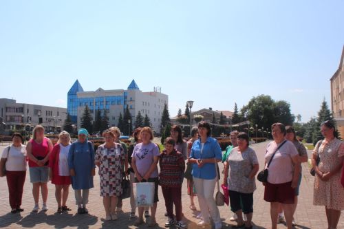 Почтальонка Среднекамышлинского почтового отделения Раиса Бочкарева стала обладателем велосипеда по итогам подписки на районку