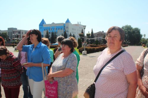 Почтальонка Среднекамышлинского почтового отделения Раиса Бочкарева стала обладателем велосипеда по итогам подписки на районку