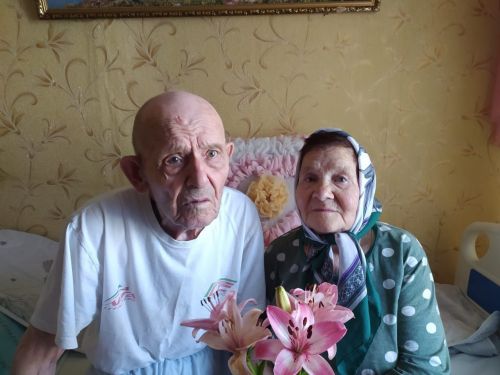 Сотрудники центра «Гармония» поздравили подопечных с Днём семьи, любви и верности