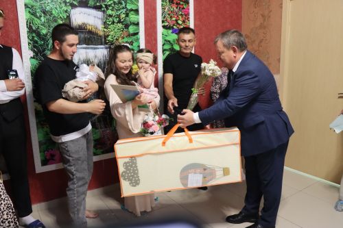 В Нурлате в День семьи Халиуллины решили, что их семья будет многодетной