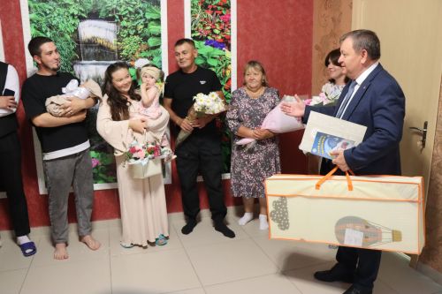 В Нурлате в День семьи Халиуллины решили, что их семья будет многодетной