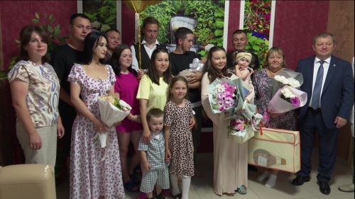 В День семьи в Нурлате появились на свет два мальчика – два Александра и выписали малыша Карима