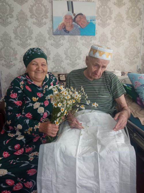 Сотрудники центра «Гармония» поздравили подопечных с Днём семьи, любви и верности