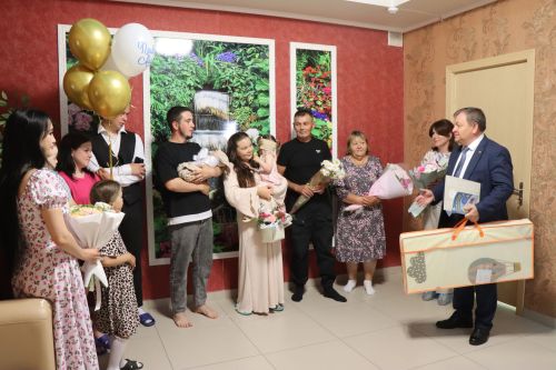 В Нурлате в День семьи Халиуллины решили, что их семья будет многодетной