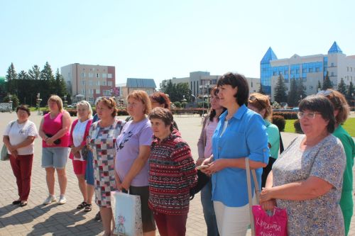 Почтальонка Среднекамышлинского почтового отделения Раиса Бочкарева стала обладателем велосипеда по итогам подписки на районку