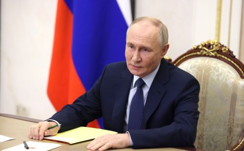 Путин уточнил правила службы иностранцев и контрактников в армии