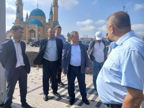 Дамир Ишкинеев провел выездное совещание по благоустройству общественных территорий