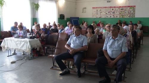 Жители Елаурского и Тимерлекского сельских поселений обсудили насущные вопросы с руководством района