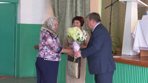 Жители Елаурского и Тимерлекского сельских поселений обсудили насущные вопросы с руководством района