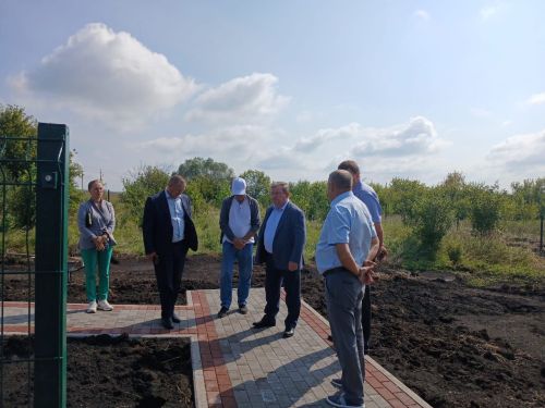 Дамир Ишкинеев провел выездное совещание по благоустройству общественных территорий