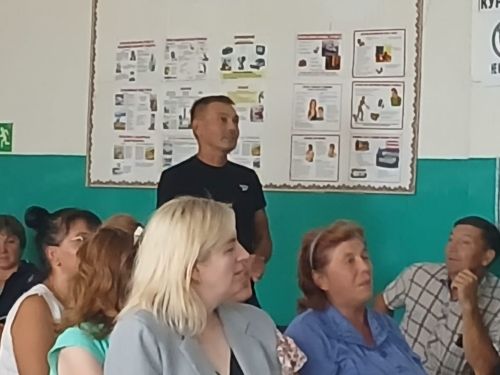 Дамир Ишкинеев провёл встречу с жителями Тимерлекского и Елаурского сельских поселений